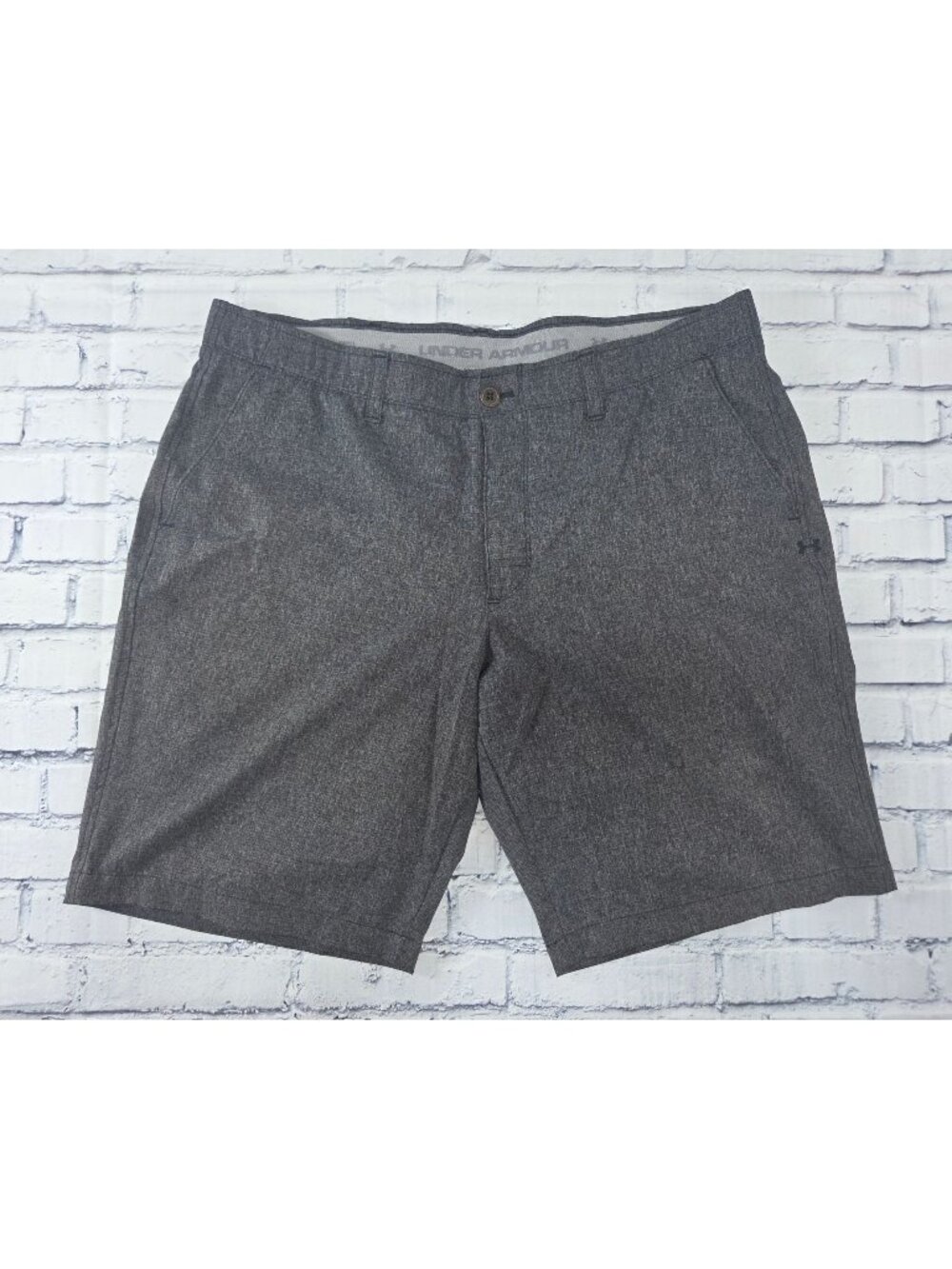 Under Armour HeatGear Gray Loose Fit Mens Shorts Size 40
